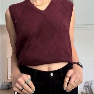 maroon sweater vest, can fit various sizes depending on how you want the fit
